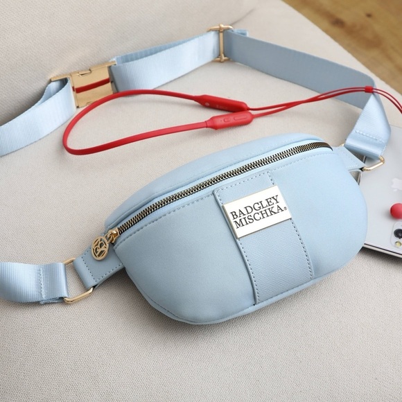 BADGLEY MISCHKA Sage Scuba Belt Bag NWOT - Picture 5 of 16